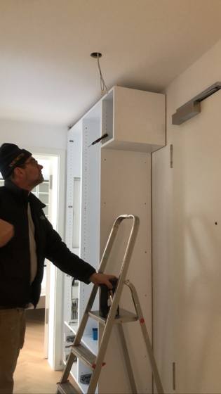 Flurschrank mit Sitzgelegenheit – Bild 4